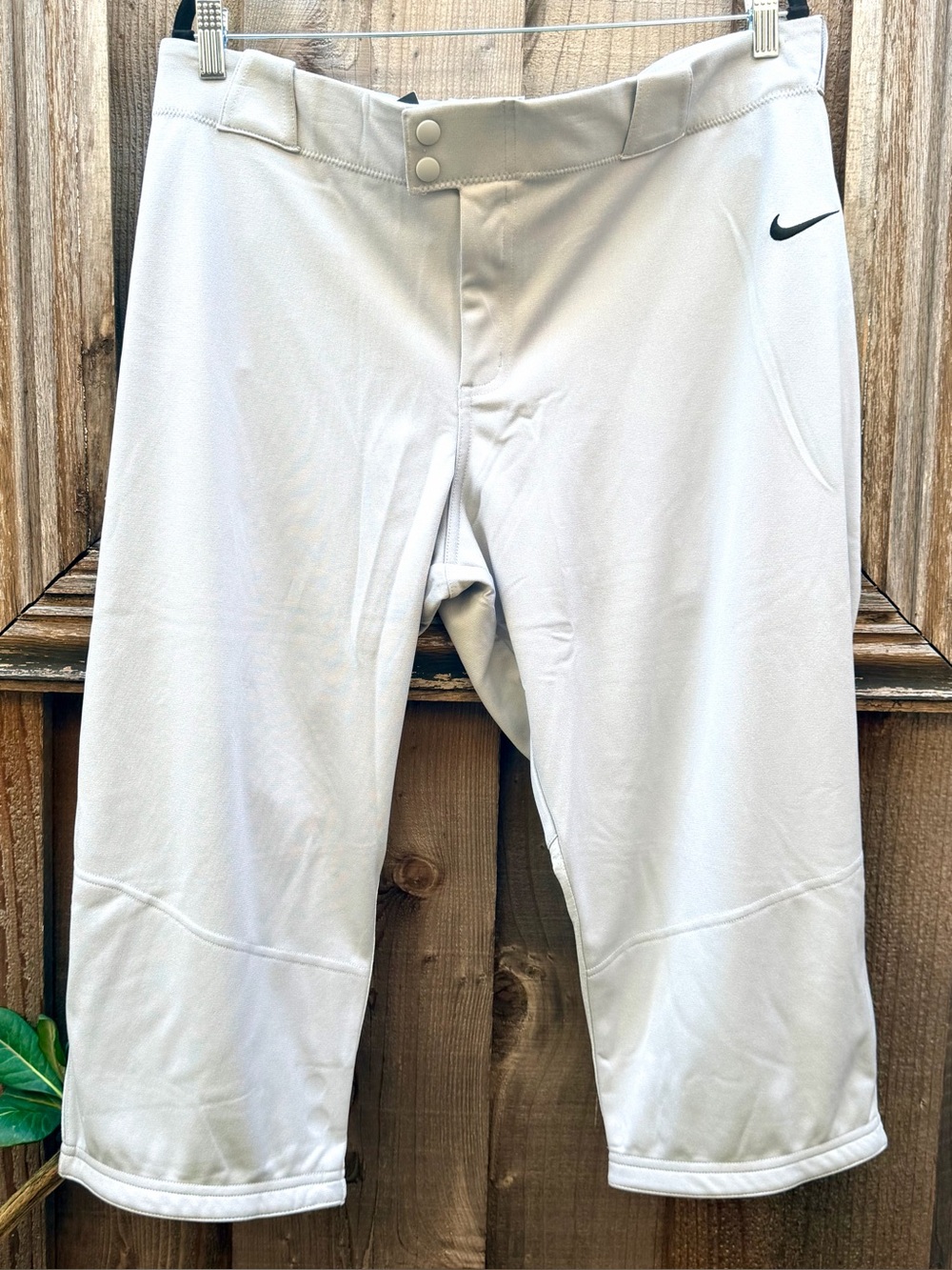 Nike Women’s Light Gray Shorts with Black Swoosh 3XL NWT $40 🩳